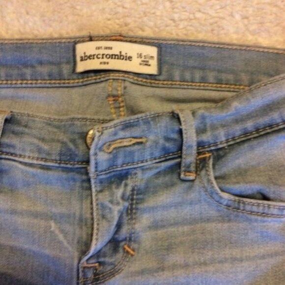 Abercrombie Kid’s Light Wash Distressed Jeans - Picture 2 of 6